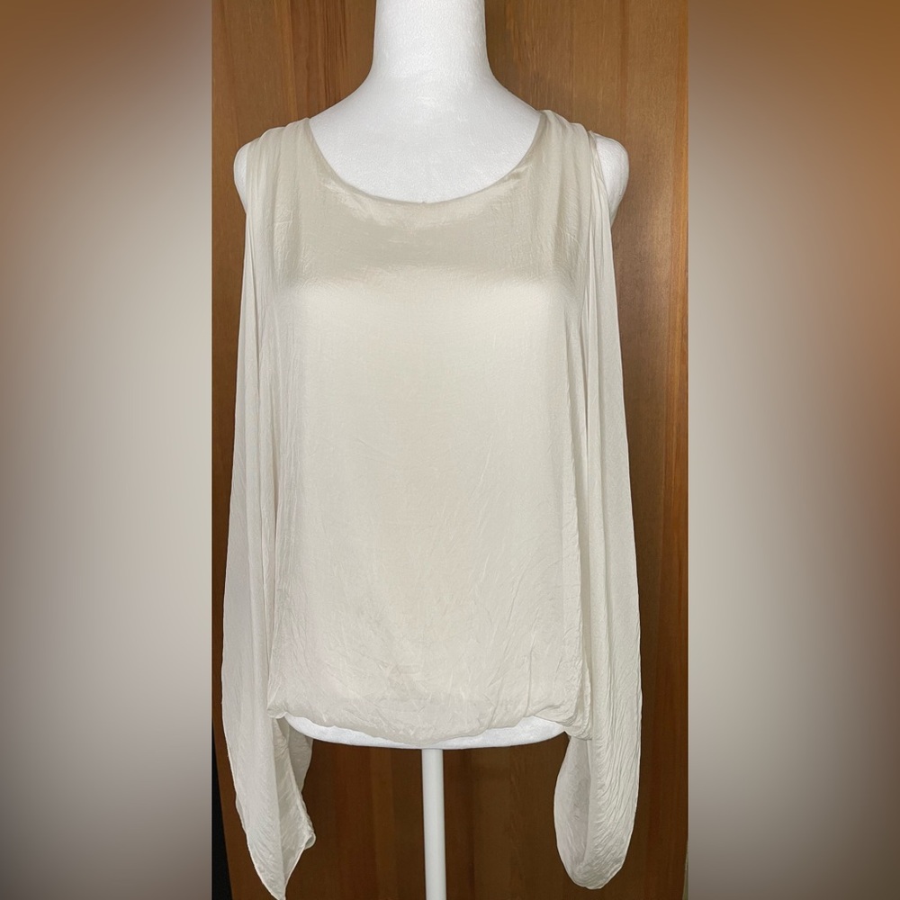 NWT Gigi Moda 100% Silk Elegant Sleeveless Cream Blouse women’s size S